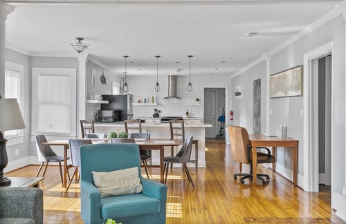 Birmingham House | Mins to Airport & Downtown-Beautiful Tarrant Home
