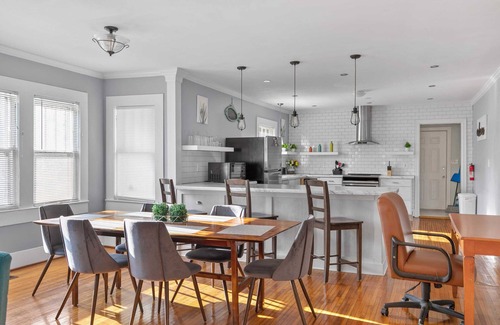 Tarrant House | Mins to Airport & Downtown-Beautiful Tarrant Home