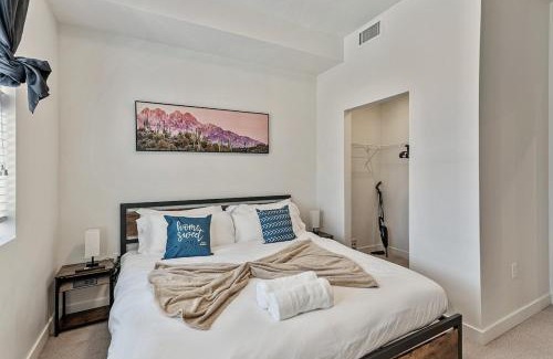 Draper Apartment | Mins to City Center - Hot tub - King Bed