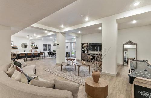 Draper Apartment | Mins to City Center - Hot tub - King Bed