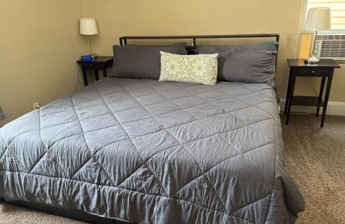 Windsor Park Apartment | Mins To Mass Ave -workspace, Smart Tv & Ac