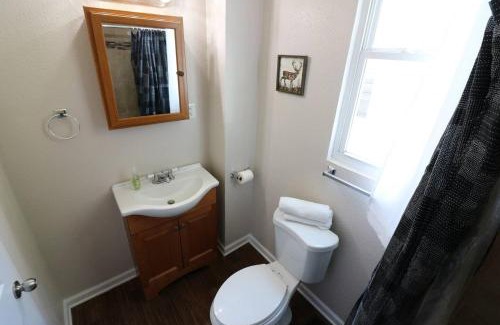 Windsor Park Apartment | Mins To Mass Ave -workspace, Smart Tv & Ac