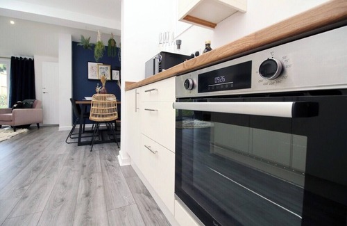 Adamsdown Apartment | Minster House by Tŷ SA