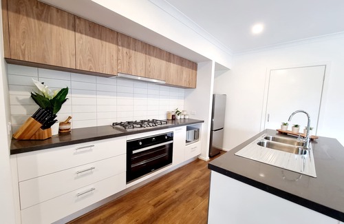 Clyde North House | Minta Estate 4 bedroom Berwick home, no sharing