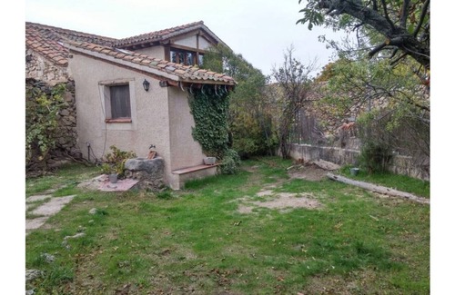 Basardilla Cottage | Minus House Cozy house in rural surroundings.