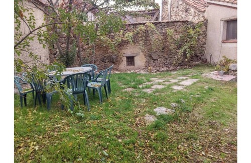 Basardilla Cottage | Minus House Cozy house in rural surroundings.