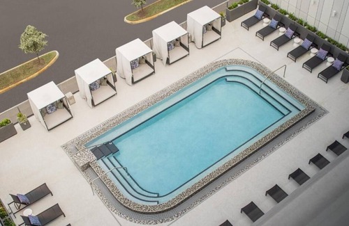Ludlam Hotel | Minutes away from Downtown Dadeland! With Pool Access and Free Parking!