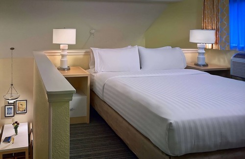 Chesterfield Hotel | Minutes Away from St. Louis Carousel at Faust Park! 2 Units with Private Kitchen