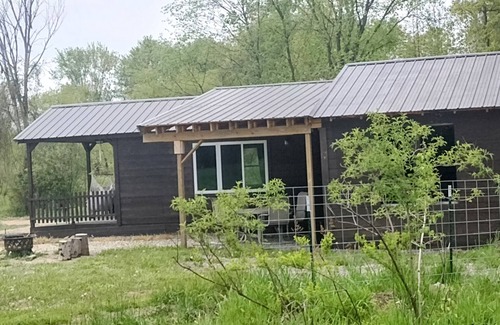 Westford Cabin | Minutes from Pymatuning, Cabin by the Pond