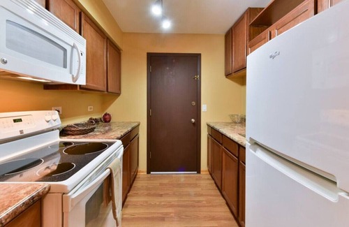 O'Hare Apartment | Minutes from Rosemont | 500+ Mbps | Parking