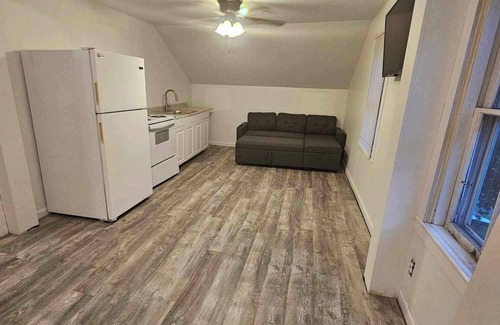 Canton Apartment | Minutes from SLU and SUNY CANTON-2 bedroom with AC and WiFi in fantastic Canton
