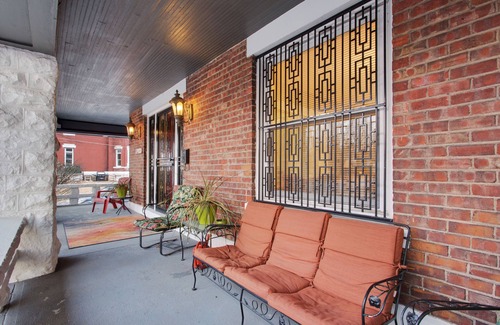 Northeast Kansas City House | Minutes to Arrowhead,Sprint,Convention,Kaufman,Crown Center, Power & Light,Plaza