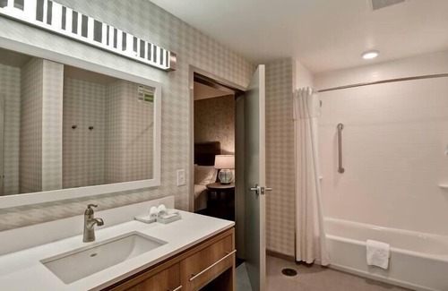 Terrace Park Hotel | Minutes to Busch Gardens and Sesame Street Safari Fun! Pets Allowed!