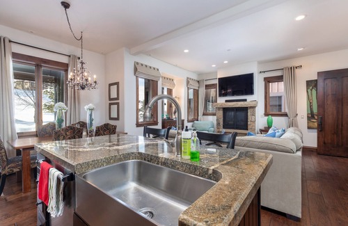 Park City House | Minutes to Canyons Village by Gondola! Brand New Luxury Townhome! Lovely Views!!