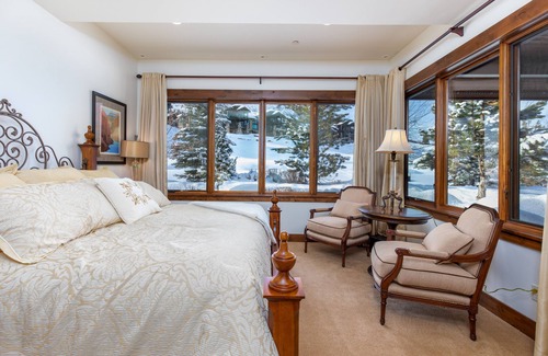 Park City House | Minutes to Canyons Village by Gondola! Brand New Luxury Townhome! Lovely Views!!