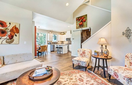 Century West House | Minutes to Deschutes River Trail with Hot Tub & Fire Pit!