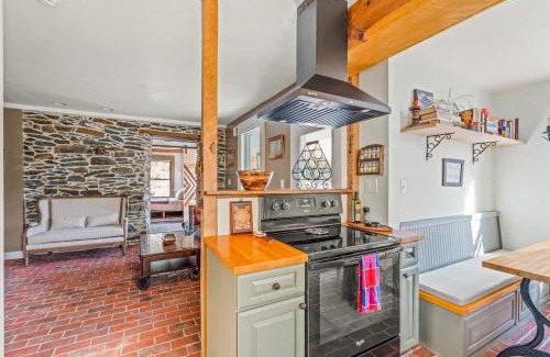 Bolivar House | Minutes to Downtown Harpers Ferry Hot Tub
