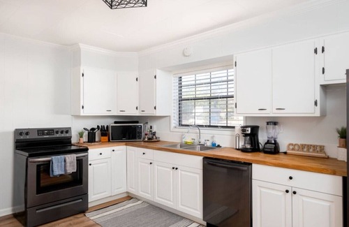 High Springs Apartment | Minutes to Springs! High springs Home Sleeps 6