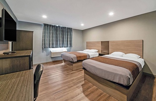 Foxboro Hotel | Minutes to The Patriots Hall of Fame! FREE Breakfast and FREE Parking!