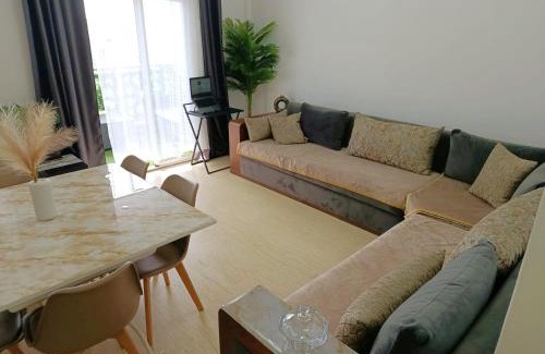 Al Bahraoyine Apartment | MIRABAIE Appartement Cosy Family -Sur la colline de la baie de Tanger Terrasse Piscine Garage WiFi à 8 min en voiture de CAP Malabata et la corniche animée et des prestigieux cafés restaurants lounge