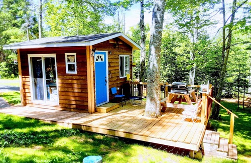 Belfast Cabin | Miracles on Polly - Fairy Tale Cabin - A return to your childhood