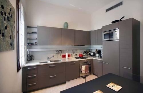 Cannaregio Apartment | Miracoli:Picturesque Venice canal views from 15 th Century Balcony