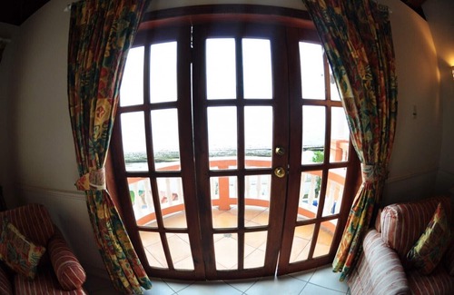 Black Rock Villa | Mirage - Scenic Seaside Villa with 7 Spacious Bedrooms