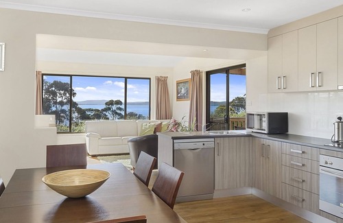 Blackmans Bay House | Mirramar House - Kingston