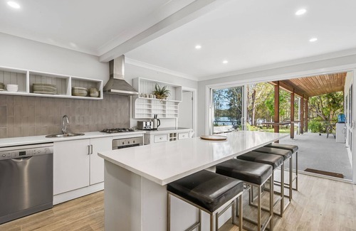 West Haven House | Mirror Bay - 6 bedroom holiday home with water view