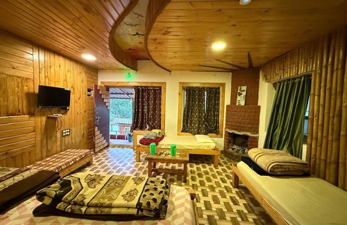 Vattakanal Cottage | Misty 7-Bedroom Hill Retreat in Kodaikanal–Perfect for groups & Artists