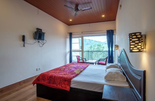 Valparai Hotel | Misty Creek Homestay