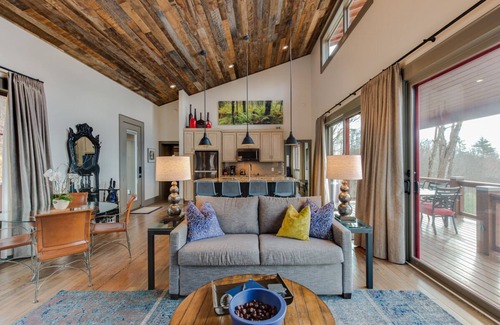 Warrensville House | MISTY GLEN. Modern Mnt Retreats. The Buckeye.