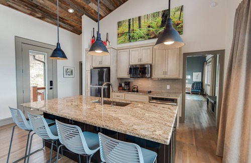 Warrensville House | MISTY GLEN. Modern Mnt Retreats. The Buckeye.