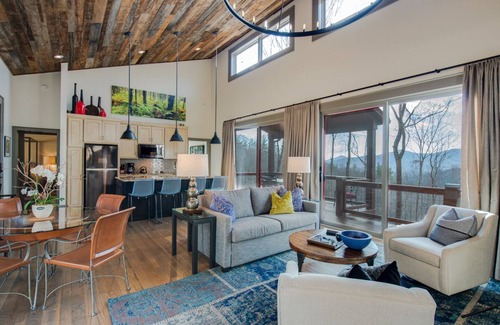 Warrensville House | MISTY GLEN. Modern Mnt Retreats. The Buckeye.