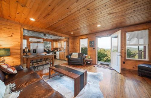Glenwood House | Misty Mountain Cabin Spectacular Scenic Escape by Caddo River