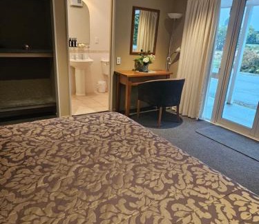 Fox Glacier House | Misty Peaks Guesthouse