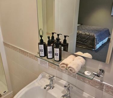 Fox Glacier House | Misty Peaks Guesthouse