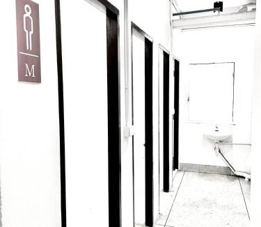 Wat Bowon Niwet Apartment | Mitr Inn Khaosan