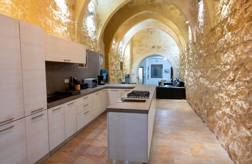 Sannat Apartment | Mixel Holiday Home 4 bedrooms with private pool