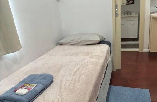 Macquarie Fields Bed & Breakfast | MJED House is located at Macquarie Fields in ducted air-conditioned & Free WIFI