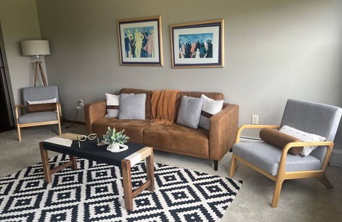 Ramsey Apartment | MN Stylish, newer, safe apt perfect for nurses!