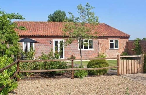 Wood Dalling Cottage | MOAT FARM COTTAGE, family friendly, with a garden in Wood Dalling
