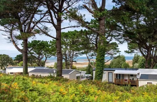 Pleubian House | Mobil Home Standard 20m2 (1 Schlafzimmer) + integrierte Terrasse + TV 2 persons