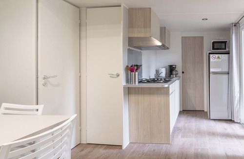 Lavilledieu House | Mobile Home 'G - 1-6 Pers' with Shared Pool, Private Terrace and Shared Garden