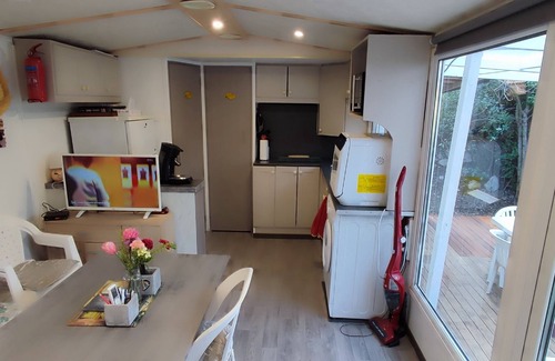 Meounes-les-Montrieux House | Mobile home in a rural setting