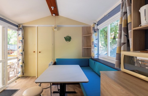 Lavilledieu House | Mobile Home 'Mobil-home C - 1-6 Pers' with Shared Pool, Private Terrace and Shared Garden