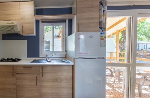 Lavilledieu House | Mobile Home 'Mobil-home D - 1-6 Pers' with Shared Pool, Private Terrace and Shared Garden