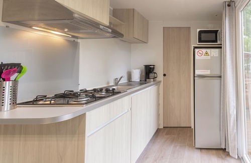 Lavilledieu House | Mobile Home 'Mobil-home E - 1-6 Pers' with Shared Pool, Private Terrace and Shared Garden