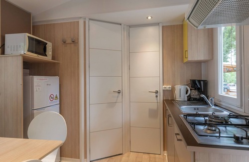 Lavilledieu House | Mobile Home 'Mobil-home B - 1-4 Persons' with Shared Pool, Private Terrace and Communal Garden