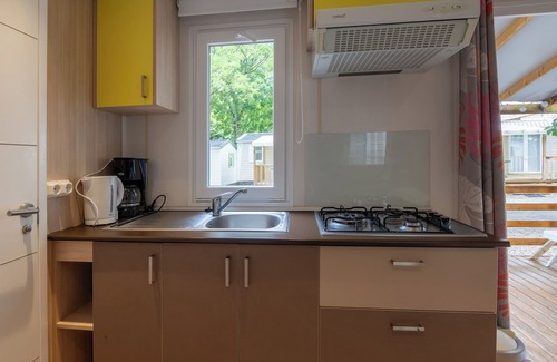 Lavilledieu House | Mobile Home 'Mobil-home B - 1-4 Persons' with Shared Pool, Private Terrace and Communal Garden